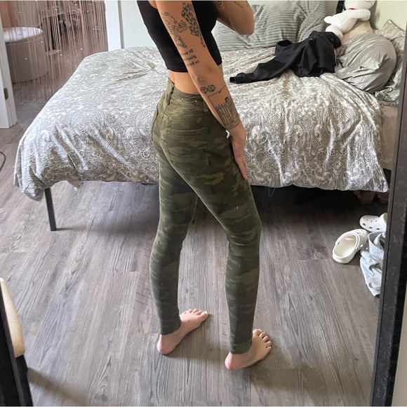 American eagle hi-rise skinny camo jeans - Picture 4 of 4